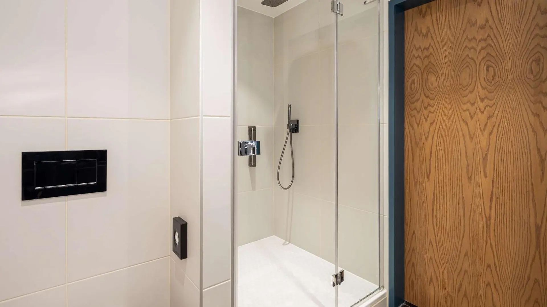 The Gantry London, Curio Collection By Hilton Hotel