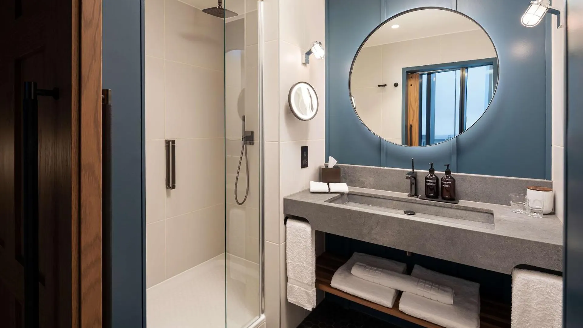 The Gantry London, Curio Collection By Hilton Hotel